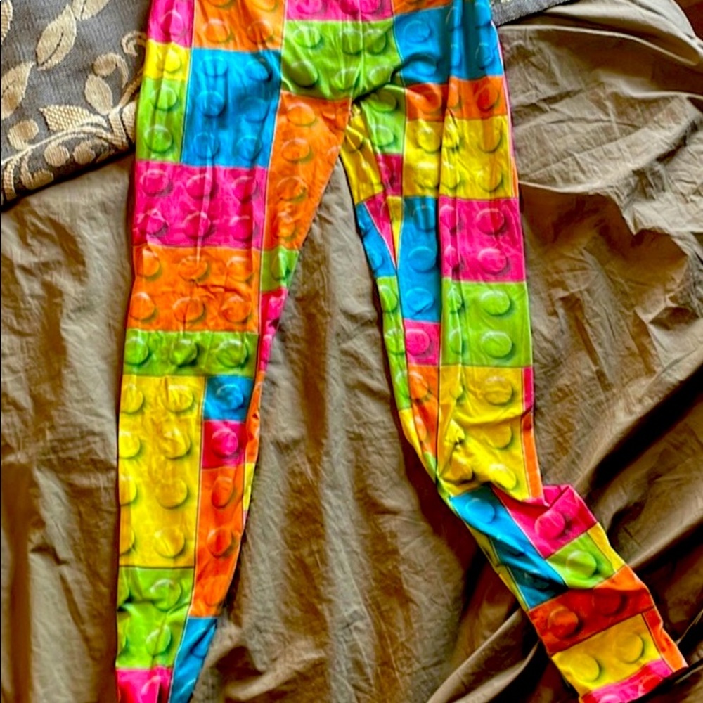 “Lego brick-themed” leggings